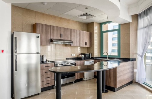 Dubai Apartment | Blueground | Dubai Marina, pool, nr Jumeirah Beach