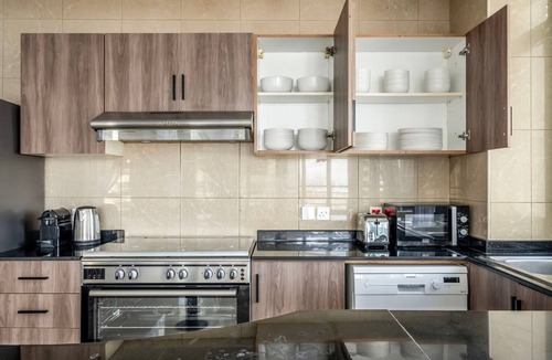 Dubai Apartment | Blueground | Dubai Marina, pool, nr Jumeirah Beach