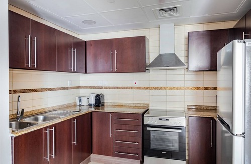 Jumeirah Lake Towers Apartment | Blueground | JLT Cluster J, pool, nr Lake
