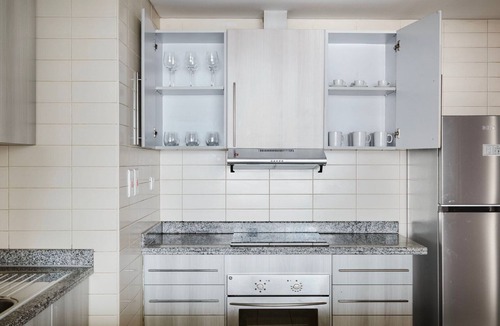 Jumeirah Lake Towers Apartment | Blueground | JLT, pool, nr Dubai Marina