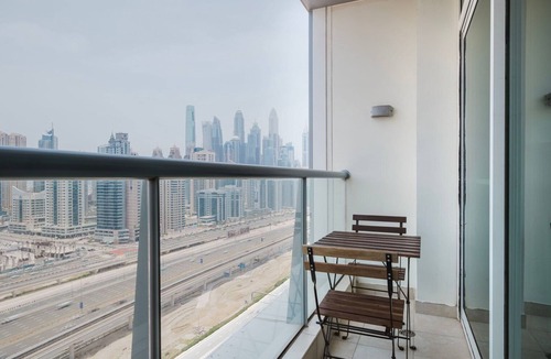 Jumeirah Lake Towers Apartment | Blueground | JLT, pool, nr Dubai Marina