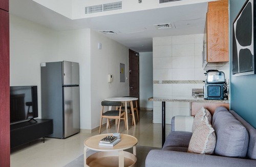 Jumeirah Lake Towers Apartment | Blueground | JLT, pool, nr Dubai Marina
