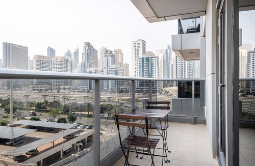 Jumeirah Lake Towers Apartment | Blueground | JLT, pool, nr Dubai Marina