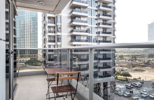 Jumeirah Lake Towers Apartment | Blueground | JLT, pool, nr Dubai Marina