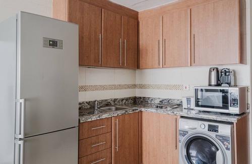 Jumeirah Lake Towers Apartment | Blueground | JLT, rooftop pool, nr Dubai Marina