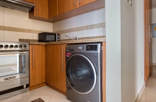Jumeirah Lake Towers Apartment | Blueground | JLT, shared pool, nr Dubai Marina