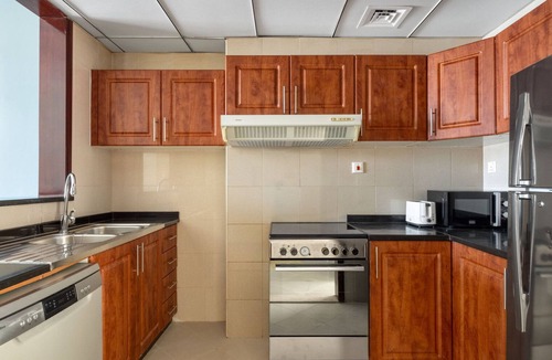 Jumeirah Lake Towers Apartment | Blueground | JLT, shared pool, nr Marina