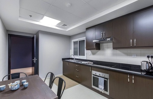 Trade Center Apartment | Blueground | Trade Centre 1, pool, nr Dubai Mall