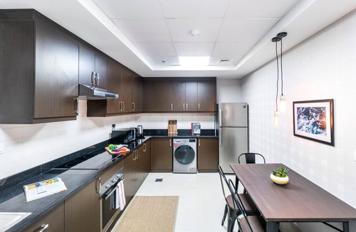 Trade Center Apartment | Blueground | Trade Centre 1, pool, nr Dubai Mall