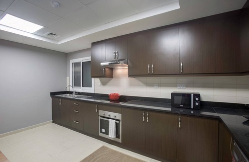 Trade Center Apartment | Blueground | Trade Centre 1, pool, nr Dubai Mall