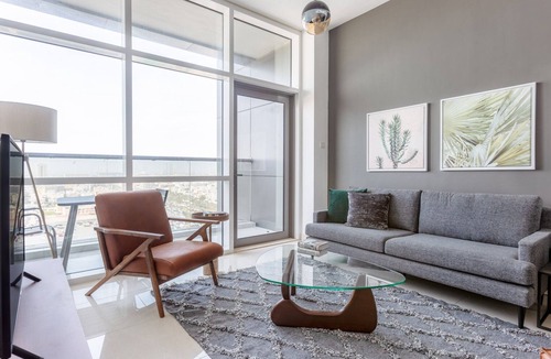 Trade Center Apartment | Blueground | Trade Centre 1, pool, nr Dubai Mall