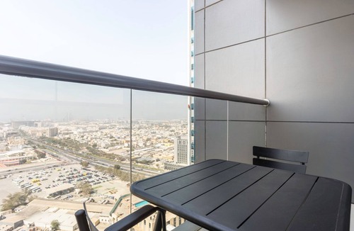 Trade Center Apartment | Blueground | Trade Centre 1, pool, nr Dubai Mall