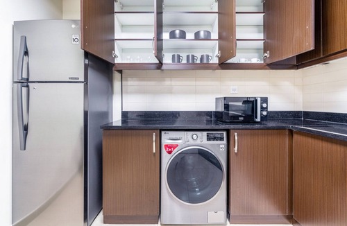 Trade Center Apartment | Blueground | Trade Centre 1, pool, nr Dubai Mall