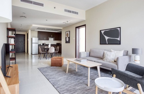 Trade Center Apartment | Blueground | Trade Centre 1, pool, nr Dubai Mall