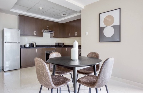 Trade Center Apartment | Blueground | Trade Centre 1, pool, nr Dubai Mall