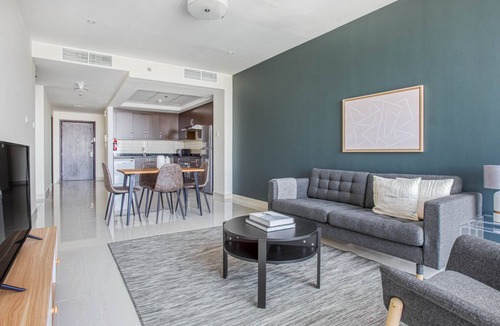 Trade Center Apartment | Blueground | Trade Centre 1, pool, nr Dubai Mall