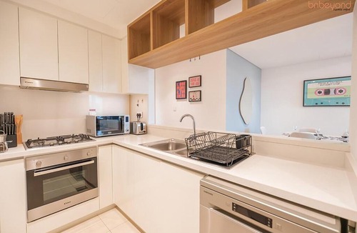 Za'abeel 2 Apartment | Bnbeyond's Artistic Luxe Retreat with Burj Views