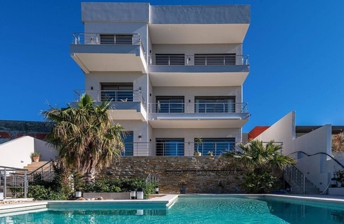 Aousja Villa | Borderline Metline