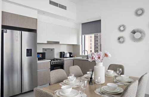 Dubai Apartment | Bright and Elegant 2 BD with Creek Views