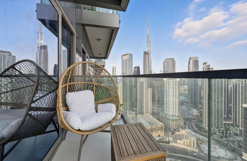 Downtown Dubai Apartment | Burj & Sea Views |Luxury 2BR| 5-Star Amenities + Concierge services