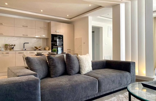 Sidi Dhrif Apartment | Charming 2-Bedroom Apartment in Vibrant Marsa, Tunisia