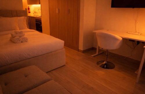 Nad Al Sheba Apartment | Charming French Riviera - Burj View - Studio