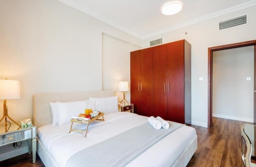 Dubai Marina Apartment | Chic 1BR Next to Dubai Marina Promenade by Livbnb
