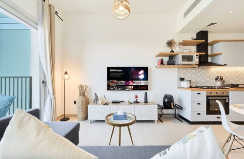 Dubai Apartment | Chic 1BR w/Balcony in Collective 2.0, Dubai Hills