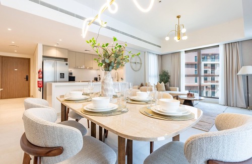 Umm Suqeim 3 Apartment | Chic 2BR Retreat with Assistant Room, Short Minutes Drive to MOE and the Beach