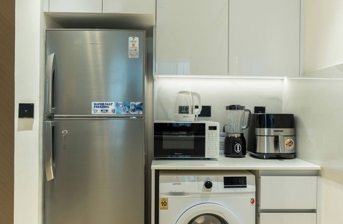 Al Quoz Apartment | Chic Comfort. Stylish One-Bedroom. Dubai