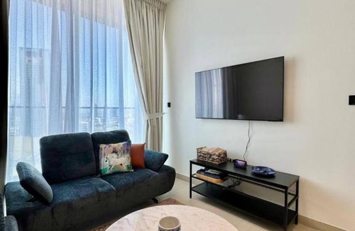 Jumeirah Village Circle Apartment | Chic & Modern 1br In Jvc With Full Amenities
