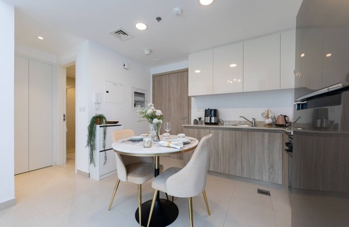Dubai Apartment | Chic & Modern 1BR, Near Golf Course w/Pool & Gym