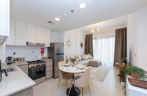 Dubai Apartment | Chic & Modern 1BR, Near Golf Course w/Pool & Gym