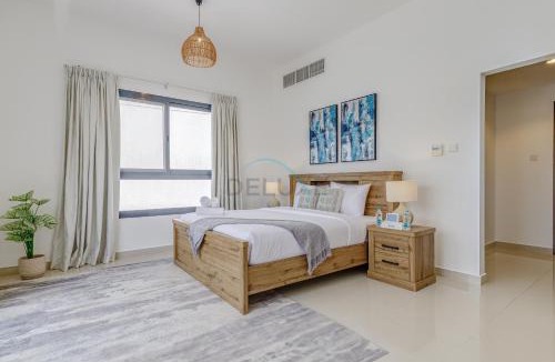 Sharm Apartment | Coastal Escape with Private Pool, Breathtaking Sea And Mountain Views, Near Al Aqah Beach - Al Dana Island, Fujairah by Deluxe Holiday Homes