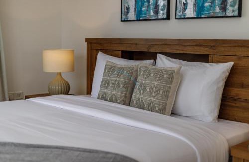 Sharm Apartment | Coastal Escape with Private Pool, Breathtaking Sea And Mountain Views, Near Al Aqah Beach - Al Dana Island, Fujairah by Deluxe Holiday Homes