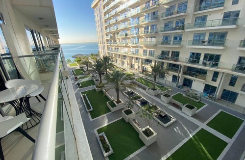 Ras Al Khaimah Apartment | Comfortable 1-bedroom Apartment with king-size bed