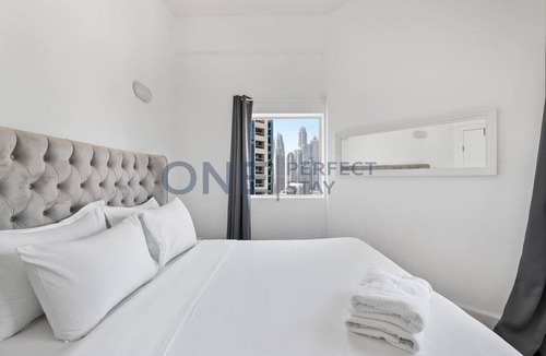 Jumeirah Lake Towers Apartment | Comfy 1BR with Lake View