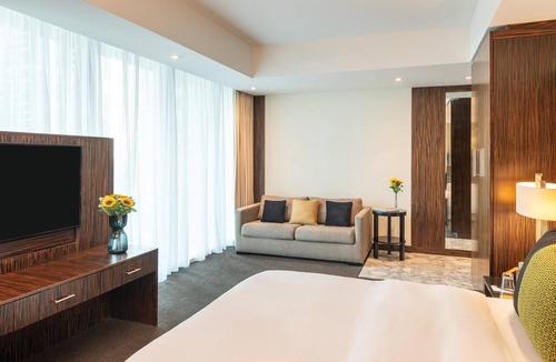 Jumeirah Lake Towers Hotel | Corner Deluxe | voco Bonnington | Skyline Views, Pool, Leisure Deck | 2 Units