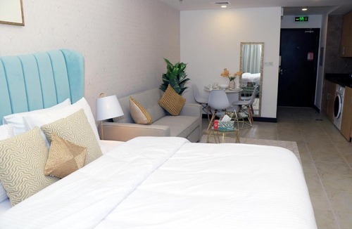 Jumeirah Lake Towers Apartment | Cosmos Living Spacious with Balcony GCV1