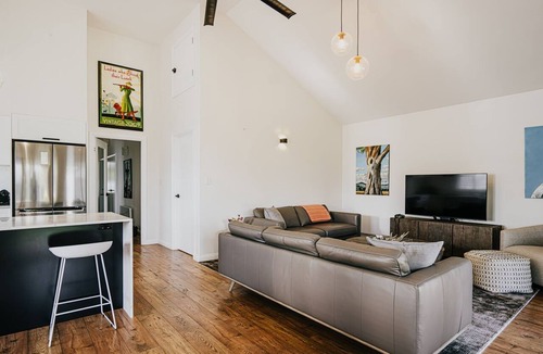 Trentham House | Cow Bell Cottage, quaint country retreat in Trentham
