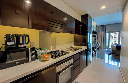 Downtown Dubai Apartment | Cozy Studio with City & Pool Views in Business Bay -1118