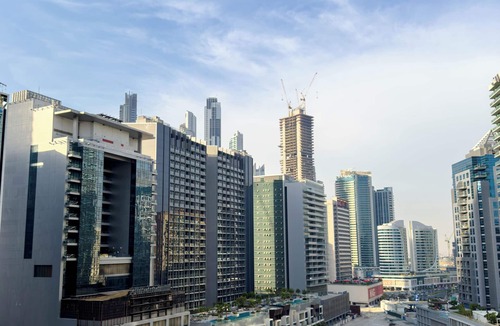 Downtown Dubai Apartment | Cozy Studio with City & Pool Views in Business Bay -1118