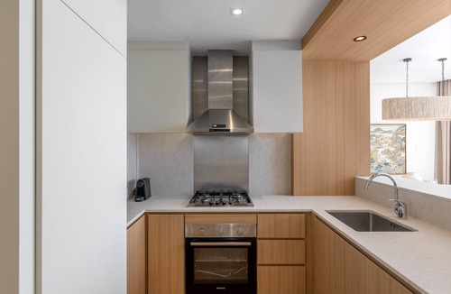 Downtown Dubai Apartment | Dazzling Downtown Retreat w/Panoramic City Views