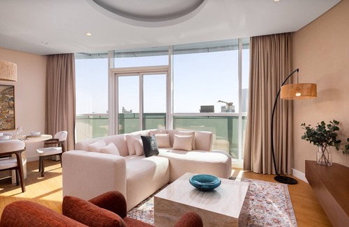 Downtown Dubai Apartment | Dazzling Downtown Retreat w/Panoramic City Views