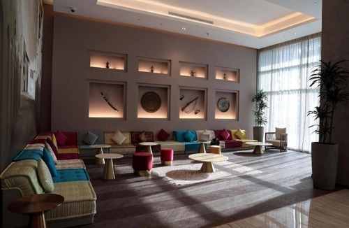 Al Khan Apartment | Deluxe King Or Twin Room Near Oriana Hospital