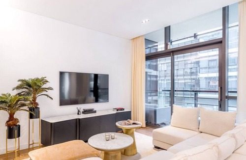 Al Wasl Condo | Deluxe & roomy 2 + 1 BR apt in City Walk, Dubai