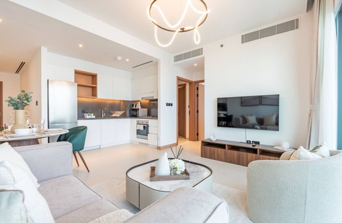 Dubai Marina Apartment | Direct Marina Walk Access, Near JBR,Mall & Dining, VIDA Residences