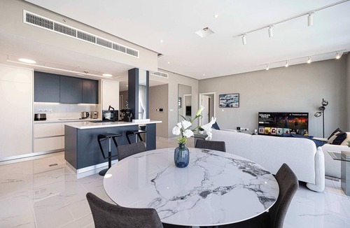 Downtown Dubai Apartment | Downtown Sanctuary, Iconic Burj Views & Luxury Living