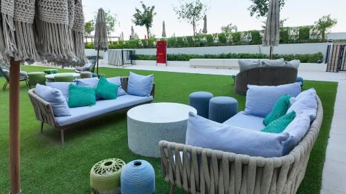 Dubai House | Dubai Hills - 1BR Luxe Apartment - Golfville - by UDH