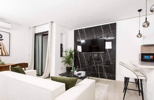 La Marsa Apartment | E24: Grand Luxe tout équipé et central